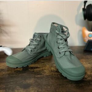 Billabong vintage style canvas and rubber safari combat boots, olive green